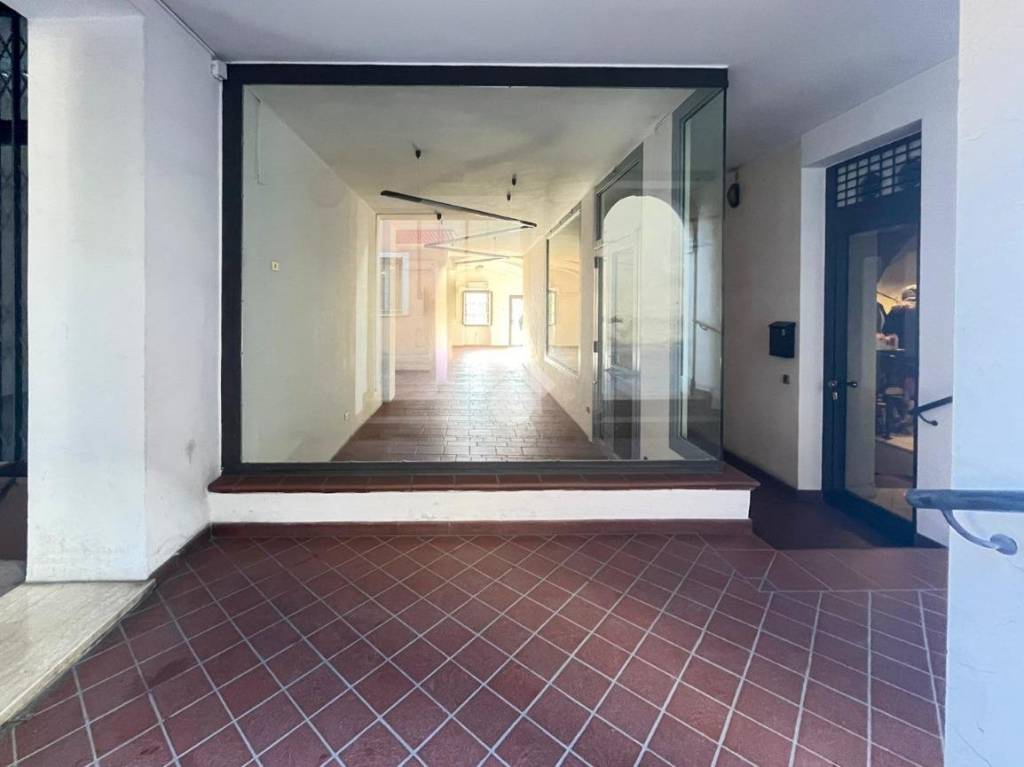 negozio in affitto a Padenghe sul Garda