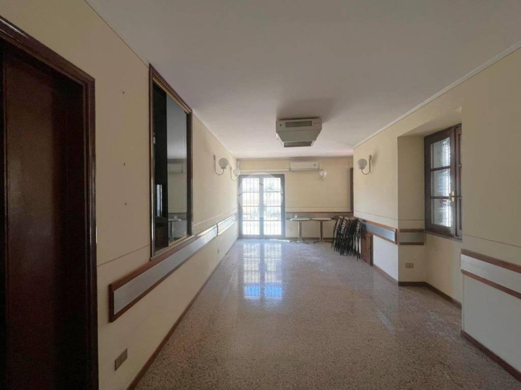 negozio in affitto a Padenghe sul Garda