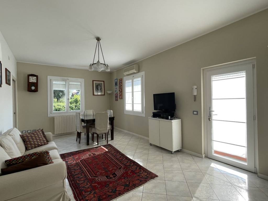 casa indipendente in affitto a Padenghe sul Garda
