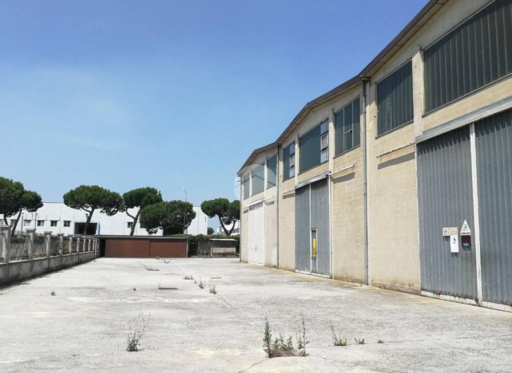 locale commerciale in affitto a Paderno Franciacorta