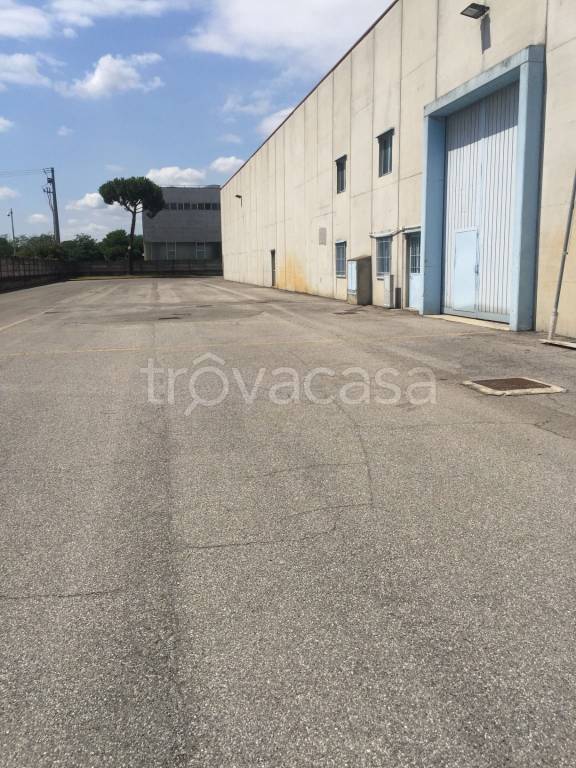 locale commerciale in affitto a Paderno Franciacorta