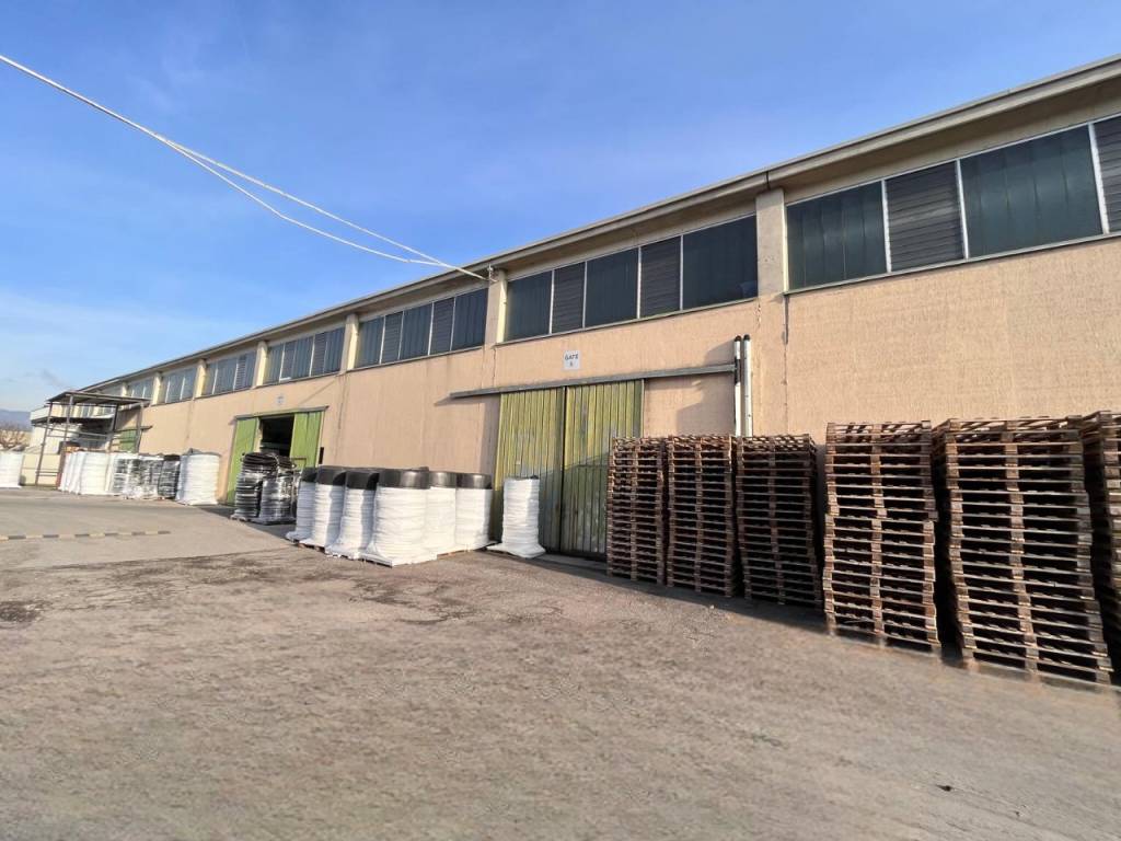 locale commerciale in affitto a Paderno Franciacorta