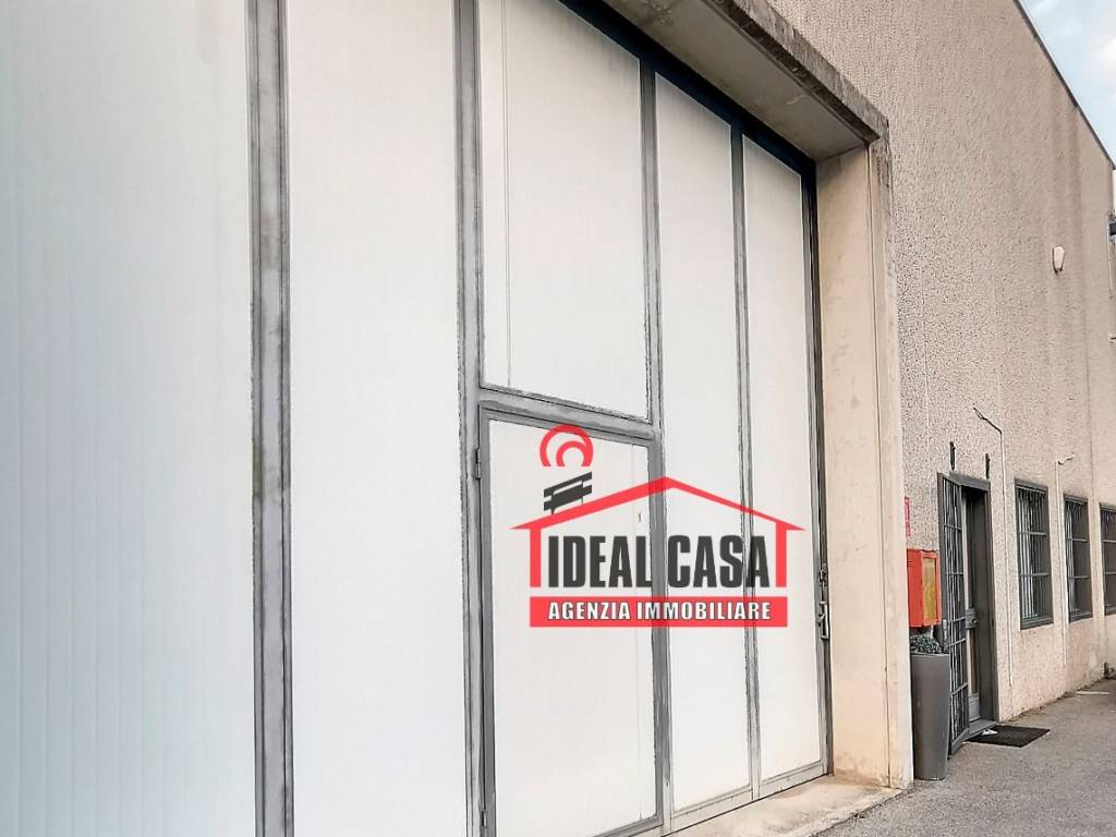 locale commerciale in affitto a Palazzolo sull'Oglio