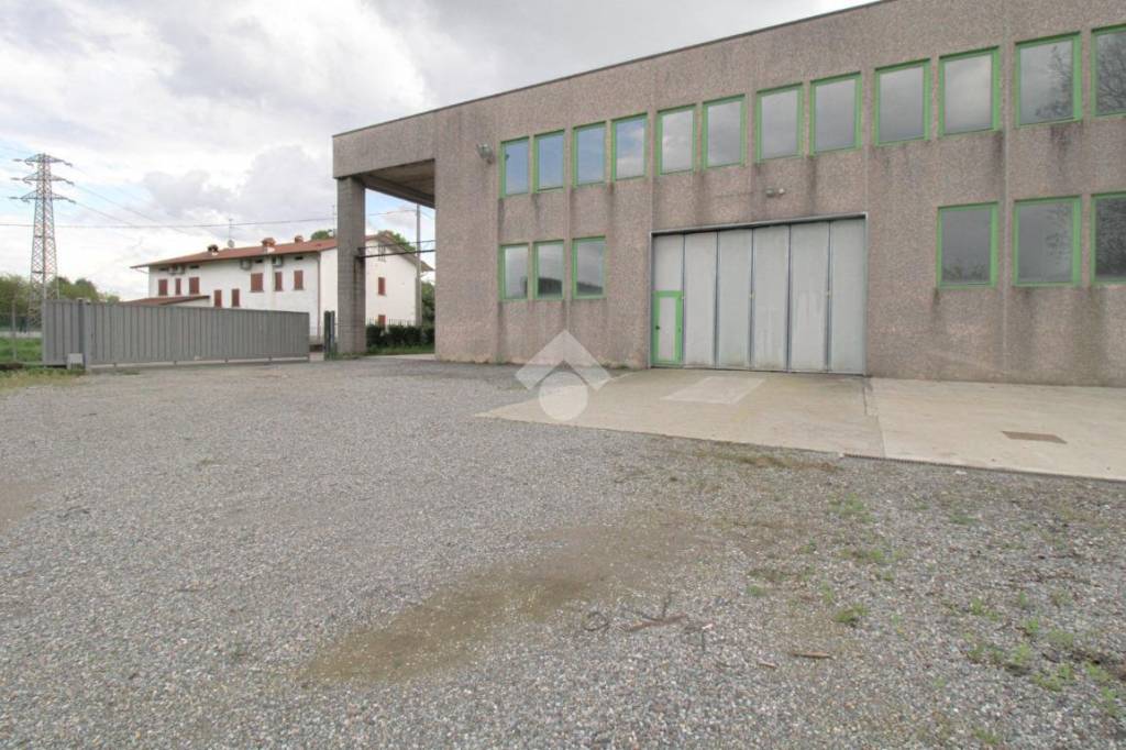 locale commerciale in affitto a Palazzolo sull'Oglio in zona San Pancrazio