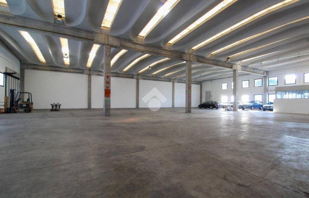 locale commerciale in affitto a Palazzolo sull'Oglio