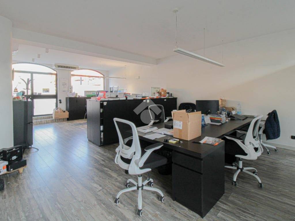 negozio in affitto a Palazzolo sull'Oglio