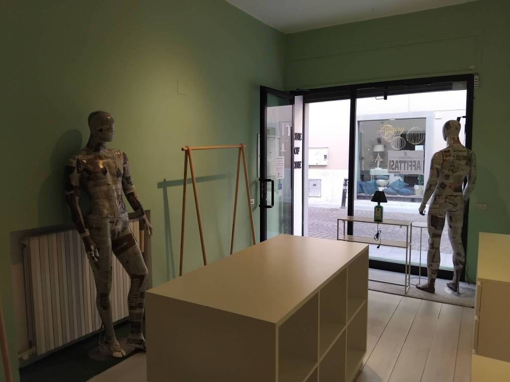 negozio in affitto a Palazzolo sull'Oglio