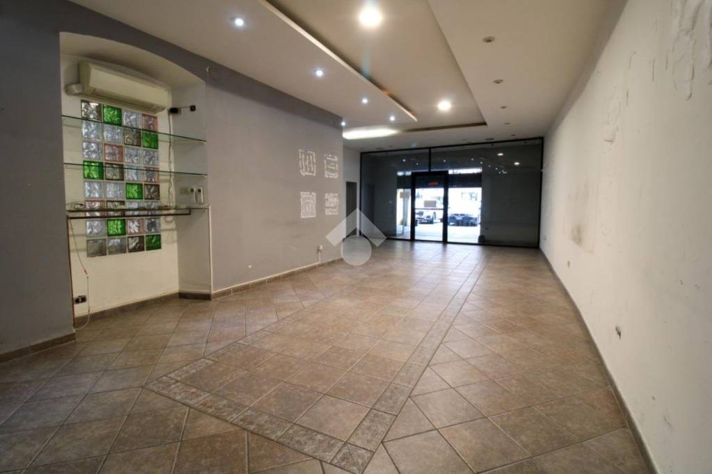 negozio in affitto a Palazzolo sull'Oglio