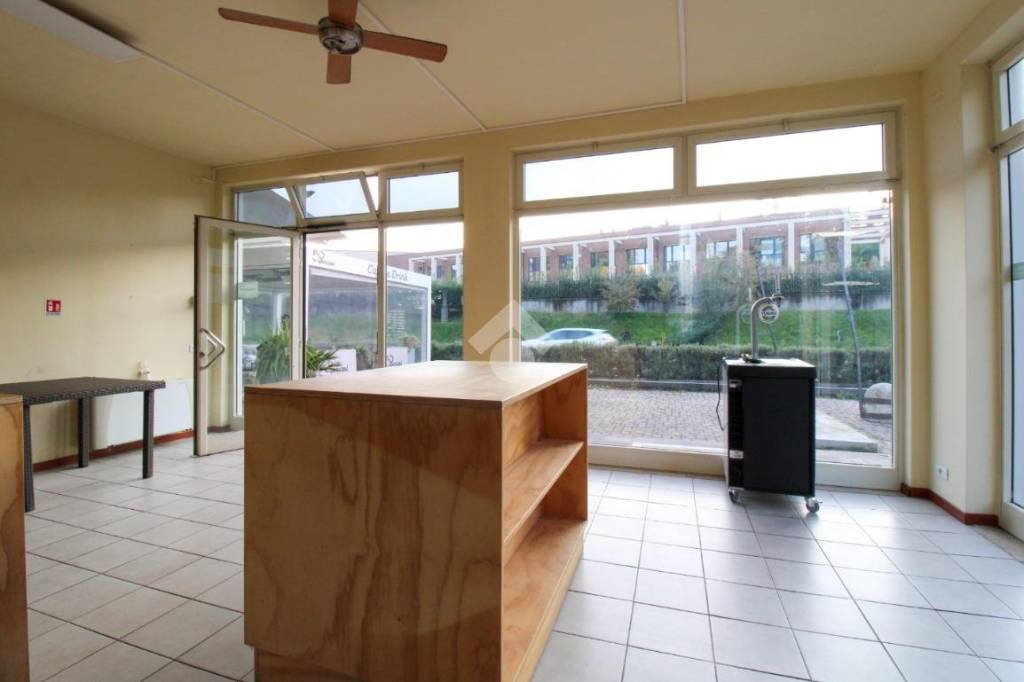 negozio in affitto a Paratico