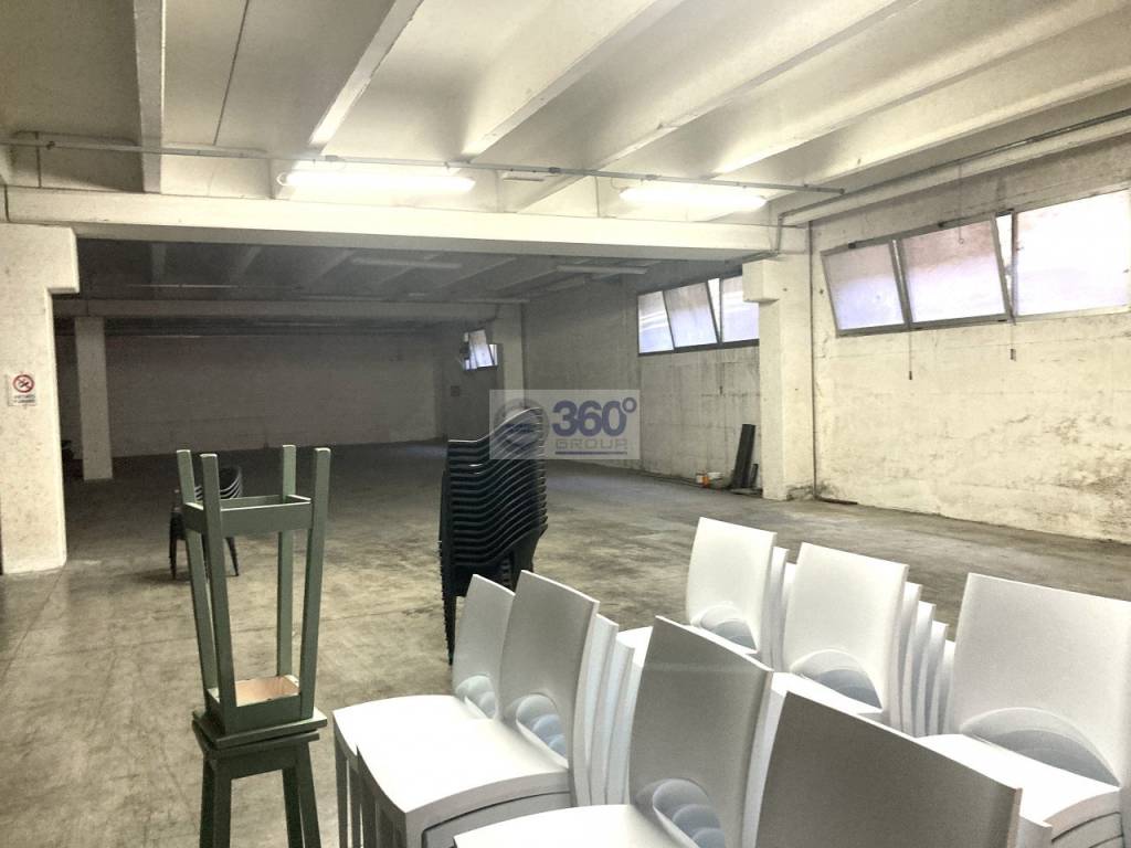 locale commerciale in affitto a Passirano