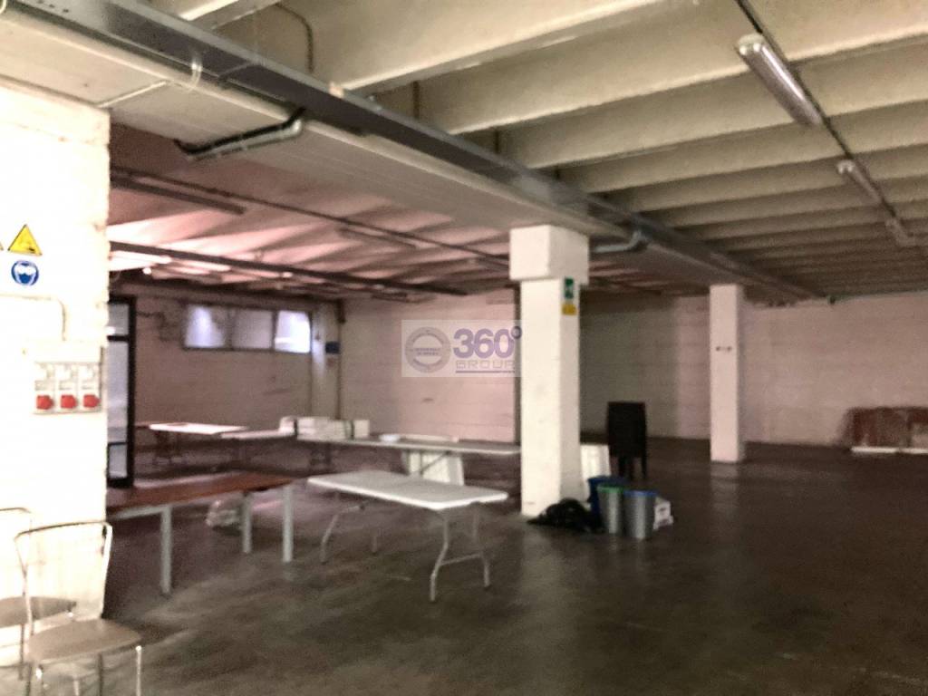 locale commerciale in affitto a Passirano