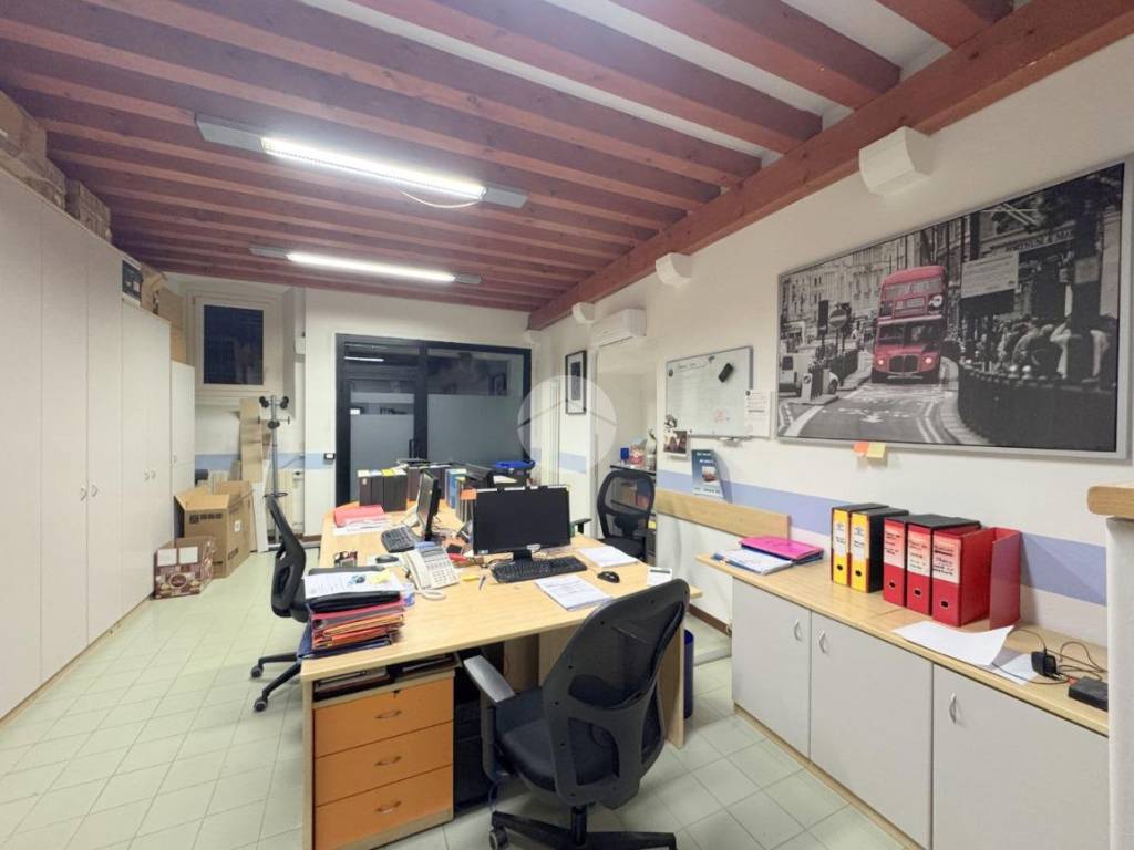 negozio in affitto a Passirano