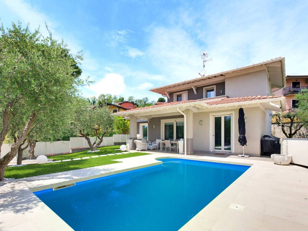 casa indipendente in affitto a Polpenazze del Garda in zona Fontanelle