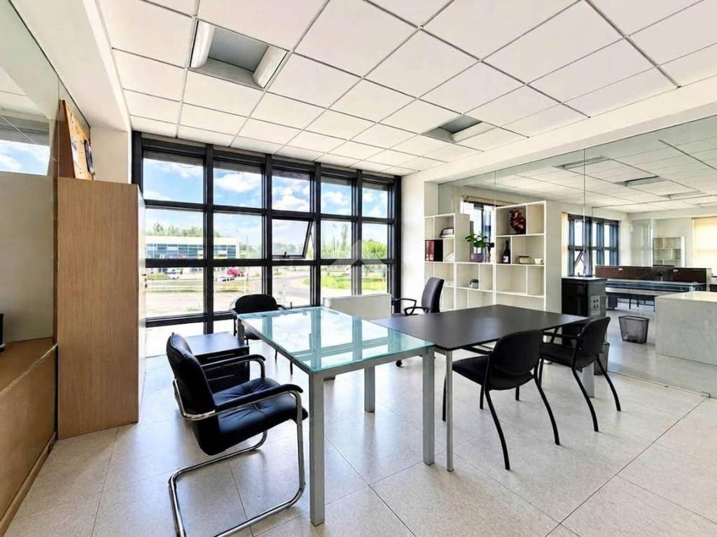ufficio in affitto a Polpenazze del Garda in zona Fontanelle