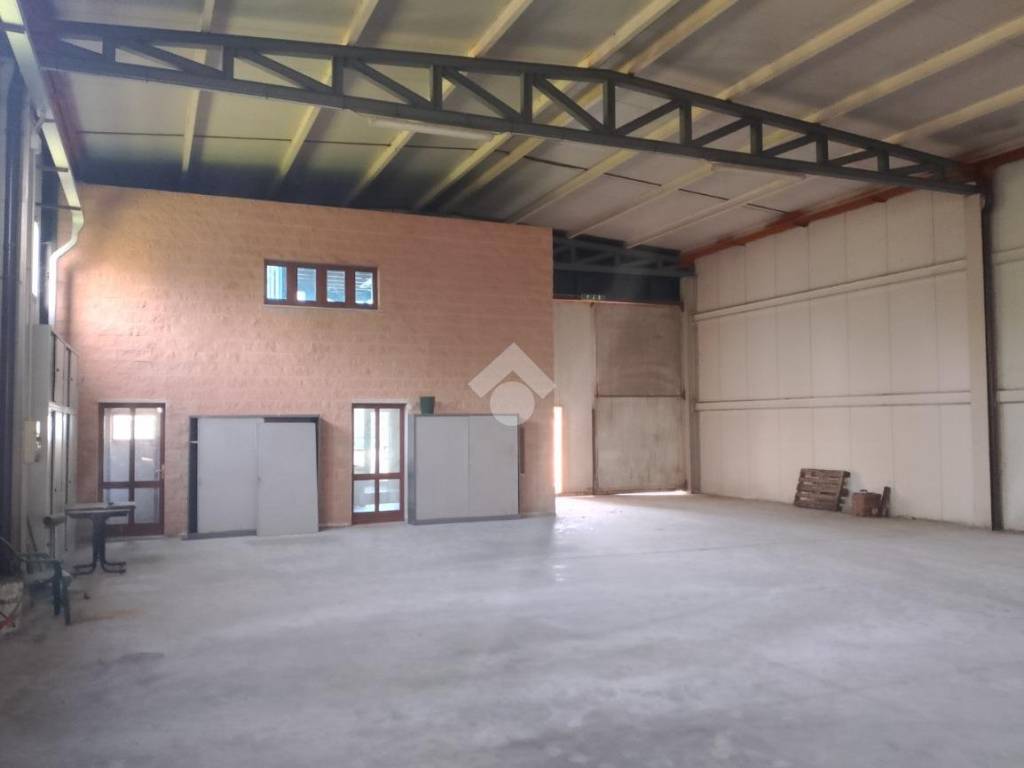 locale commerciale in affitto a Poncarale