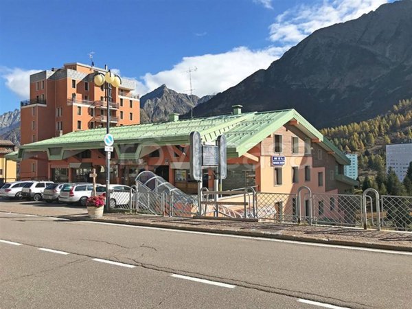 negozio in affitto a Ponte di Legno in zona Passo del Tonale