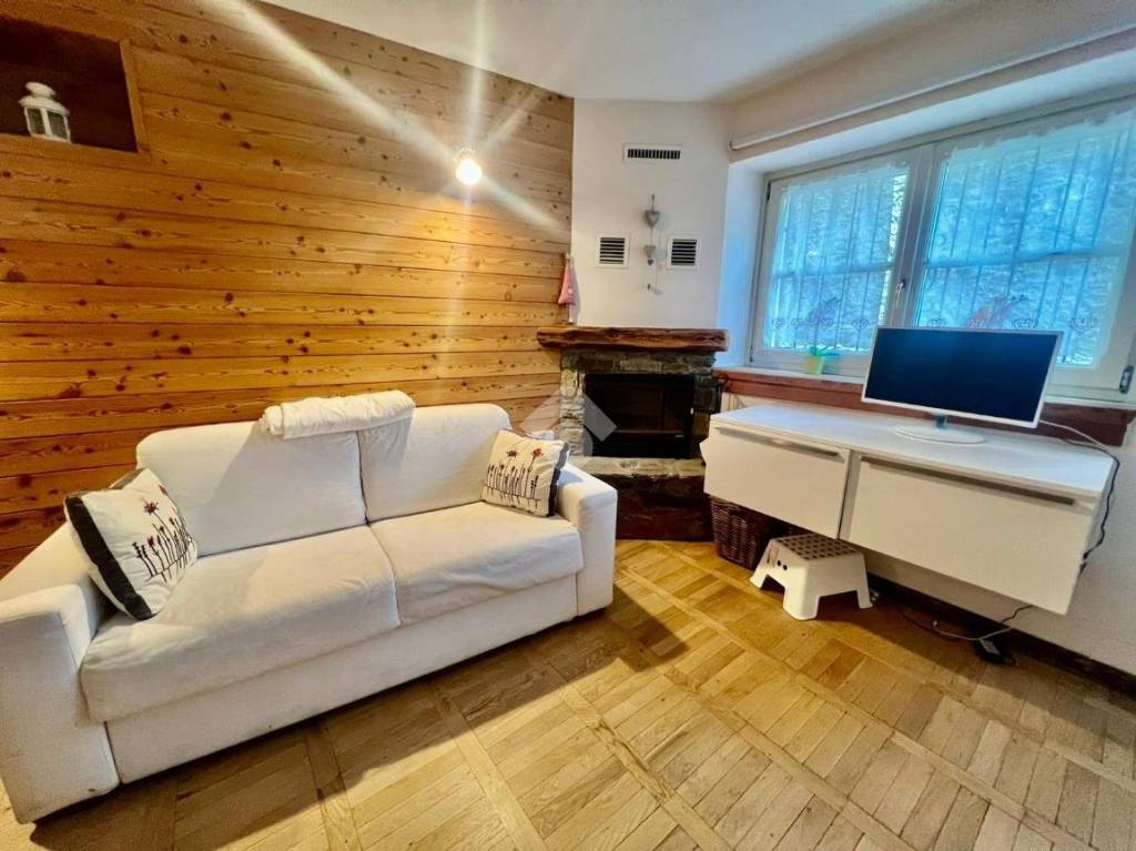 appartamento in affitto a Ponte di Legno in zona Zoanno