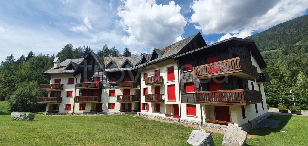 appartamento in affitto a Ponte di Legno in zona Zoanno