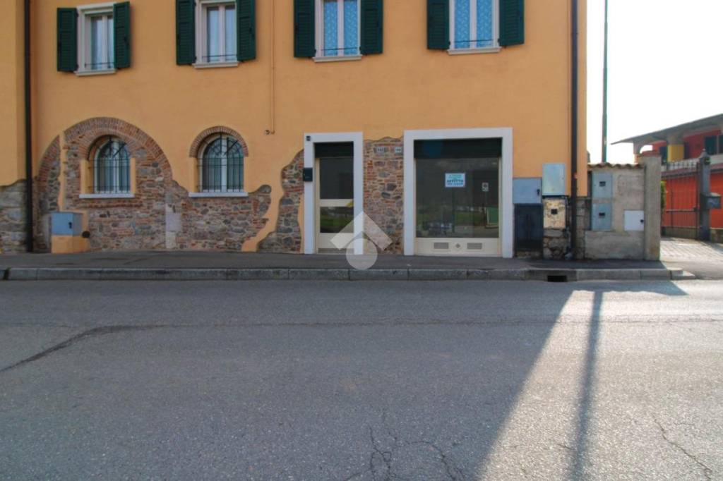 negozio in affitto a Prevalle