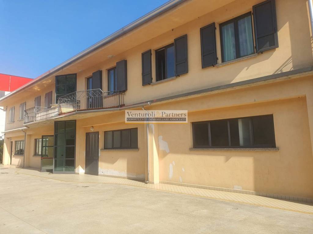 locale commerciale in affitto a Prevalle