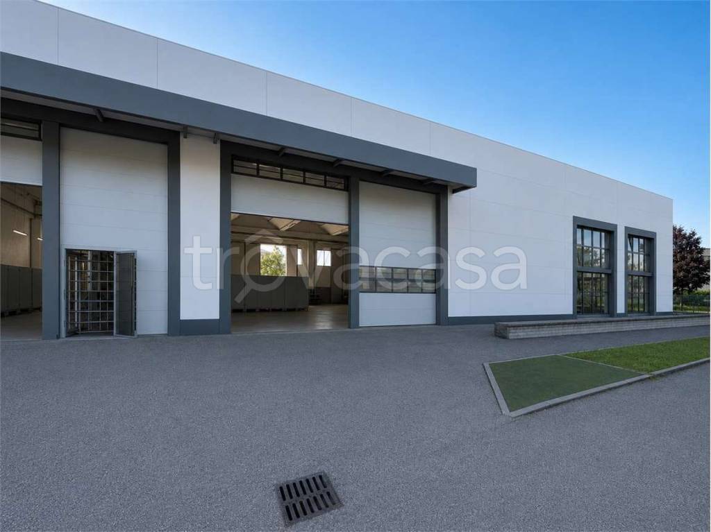 locale commerciale in affitto a Prevalle