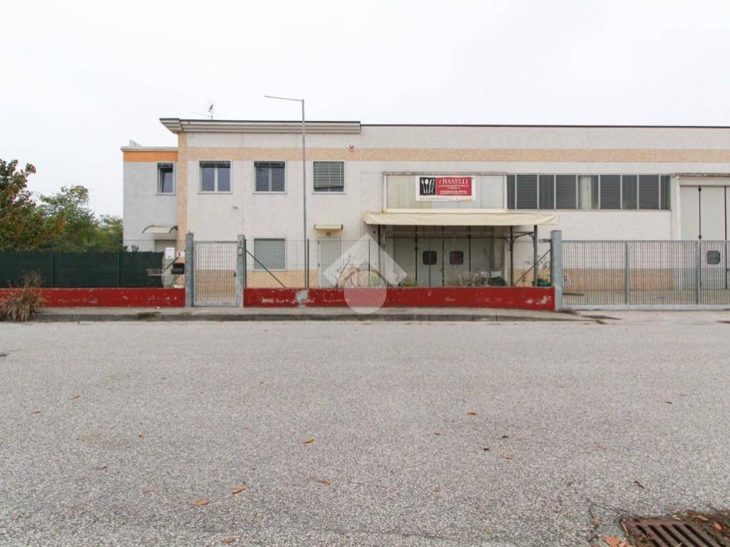 negozio in affitto a Quinzano d'Oglio