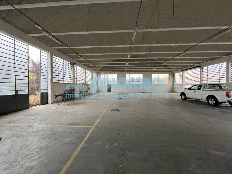 locale commerciale in affitto a Rezzato