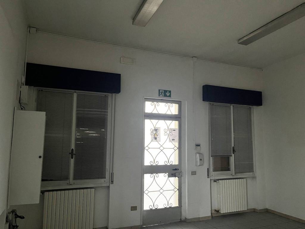 locale commerciale in affitto a Rezzato
