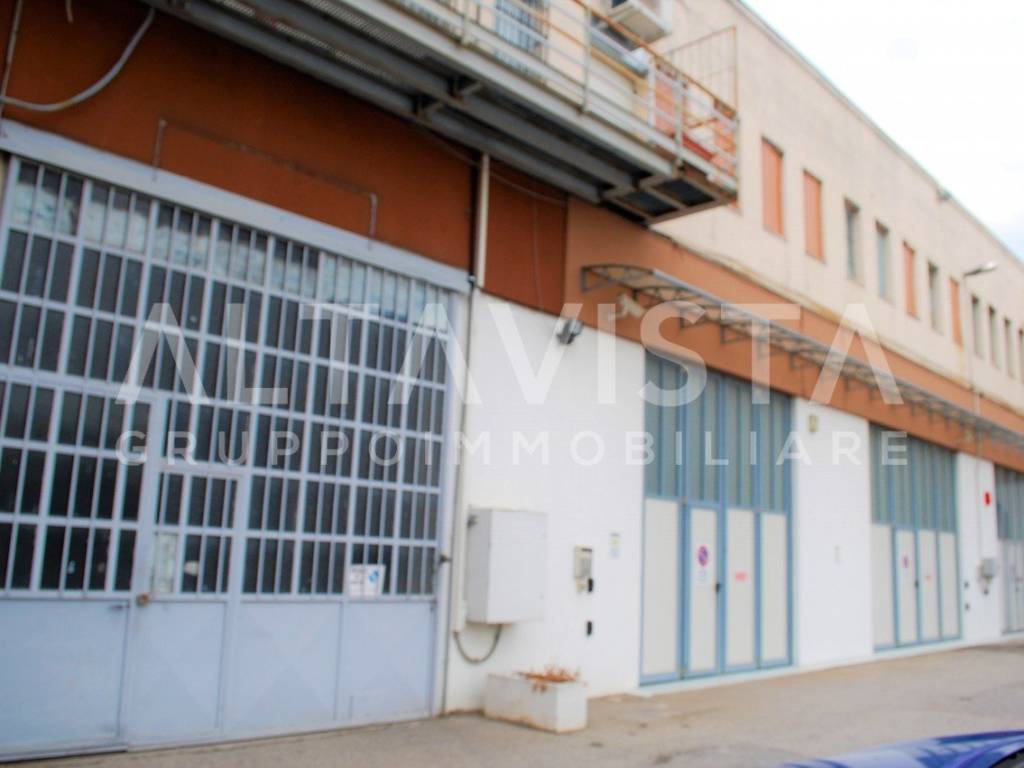 locale commerciale in affitto a Rezzato