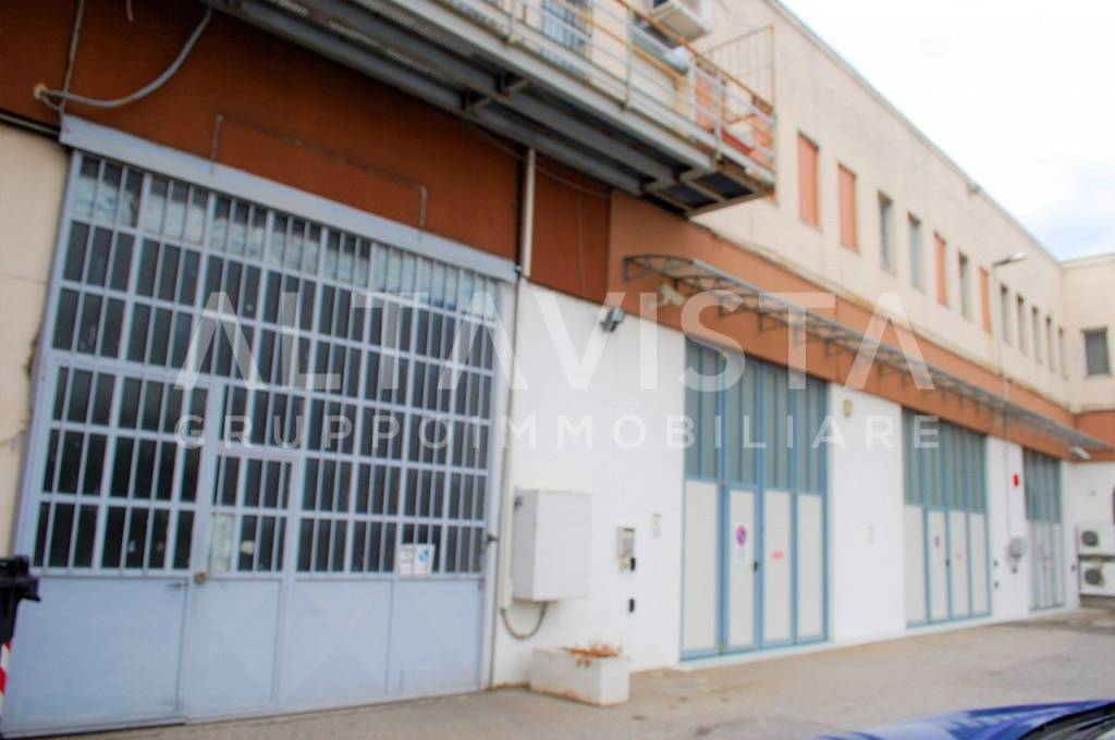 locale commerciale in affitto a Rezzato