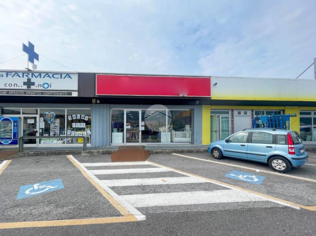 negozio in affitto a Rezzato