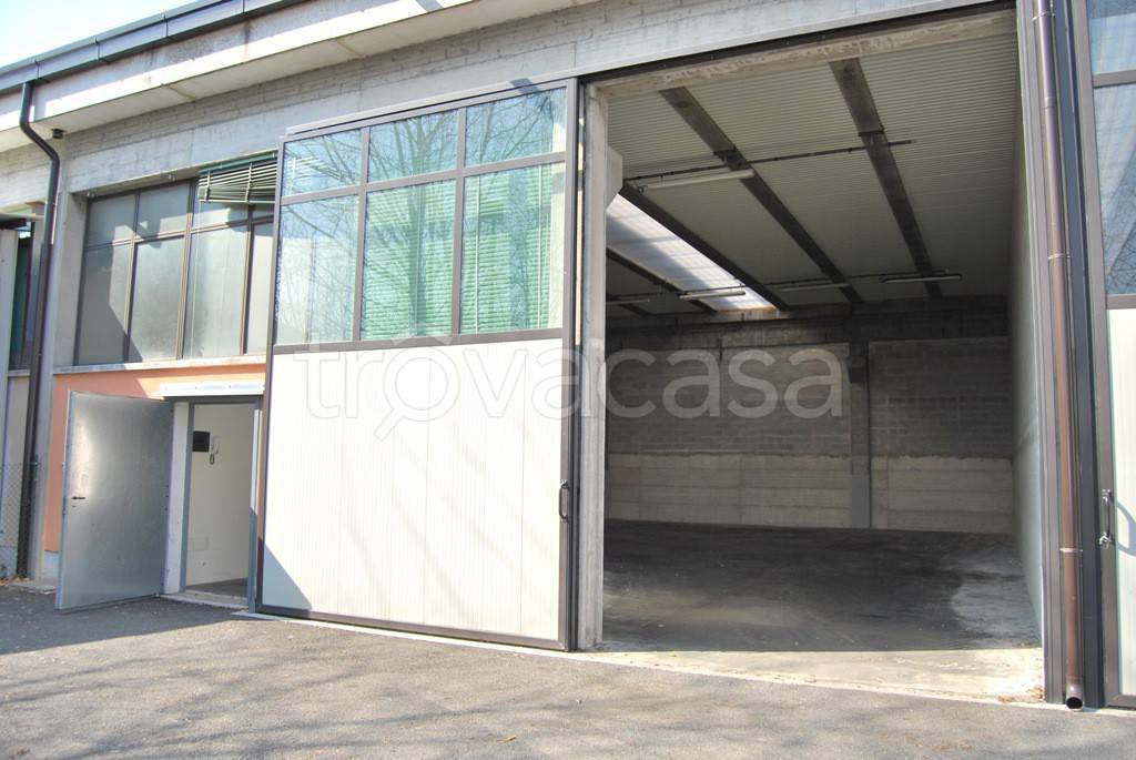 locale commerciale in affitto a Rezzato