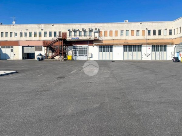 locale commerciale in affitto a Rezzato
