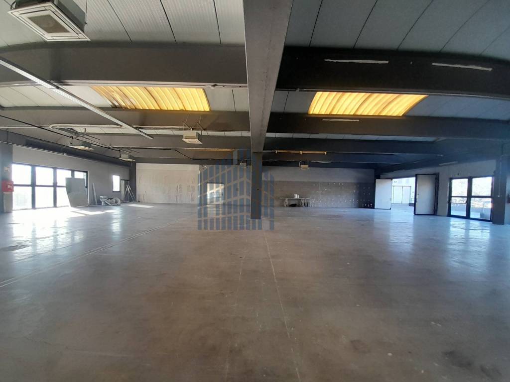 locale commerciale in affitto a Rezzato