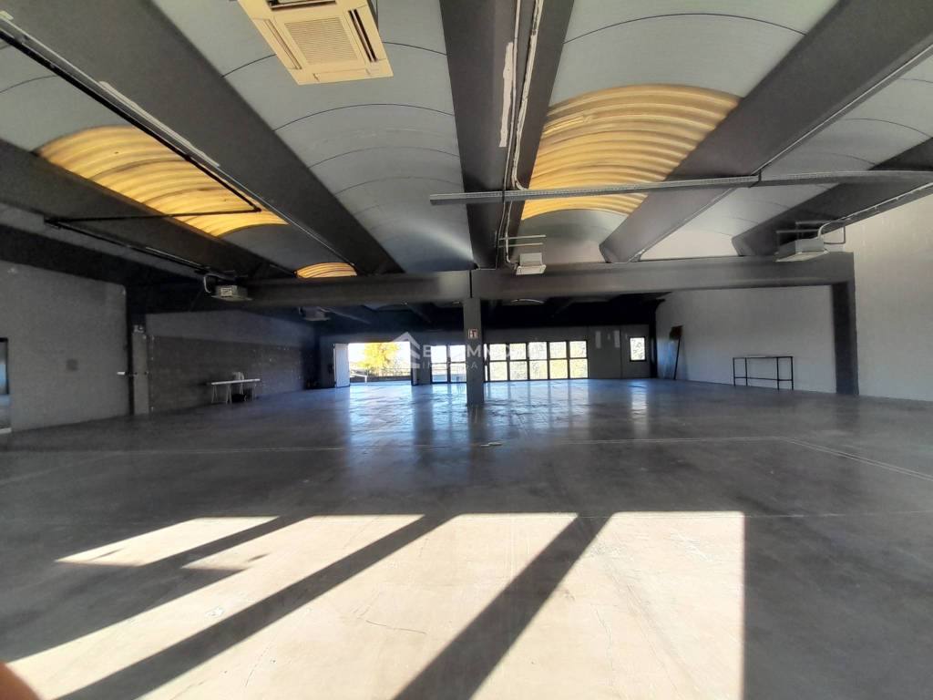 locale commerciale in affitto a Rezzato