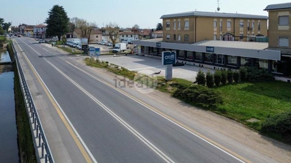 locale commerciale in affitto a Rezzato