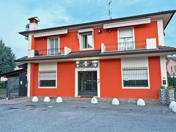 negozio in affitto a Rodengo Saiano