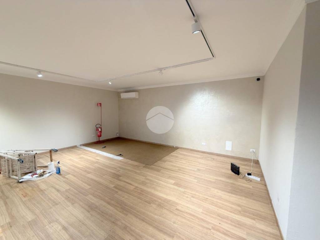 negozio in affitto a Rodengo Saiano in zona Ponte Cingoli