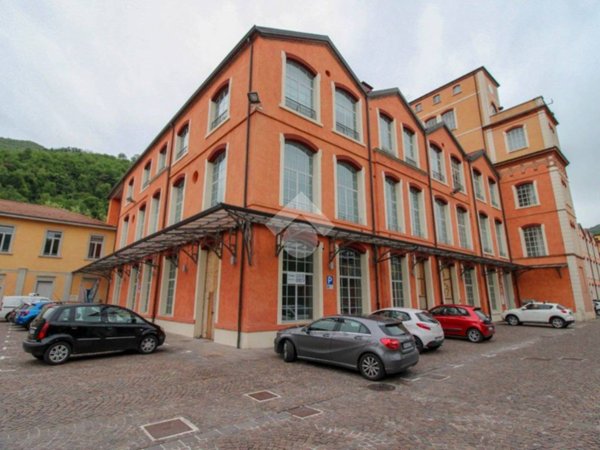 negozio in affitto a Roè Volciano