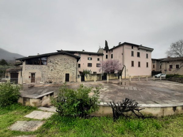 negozio in affitto a Roè Volciano in zona Volciano