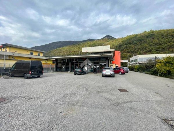 negozio in affitto a Roè Volciano