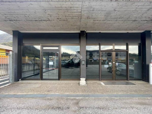 negozio in affitto a Roè Volciano