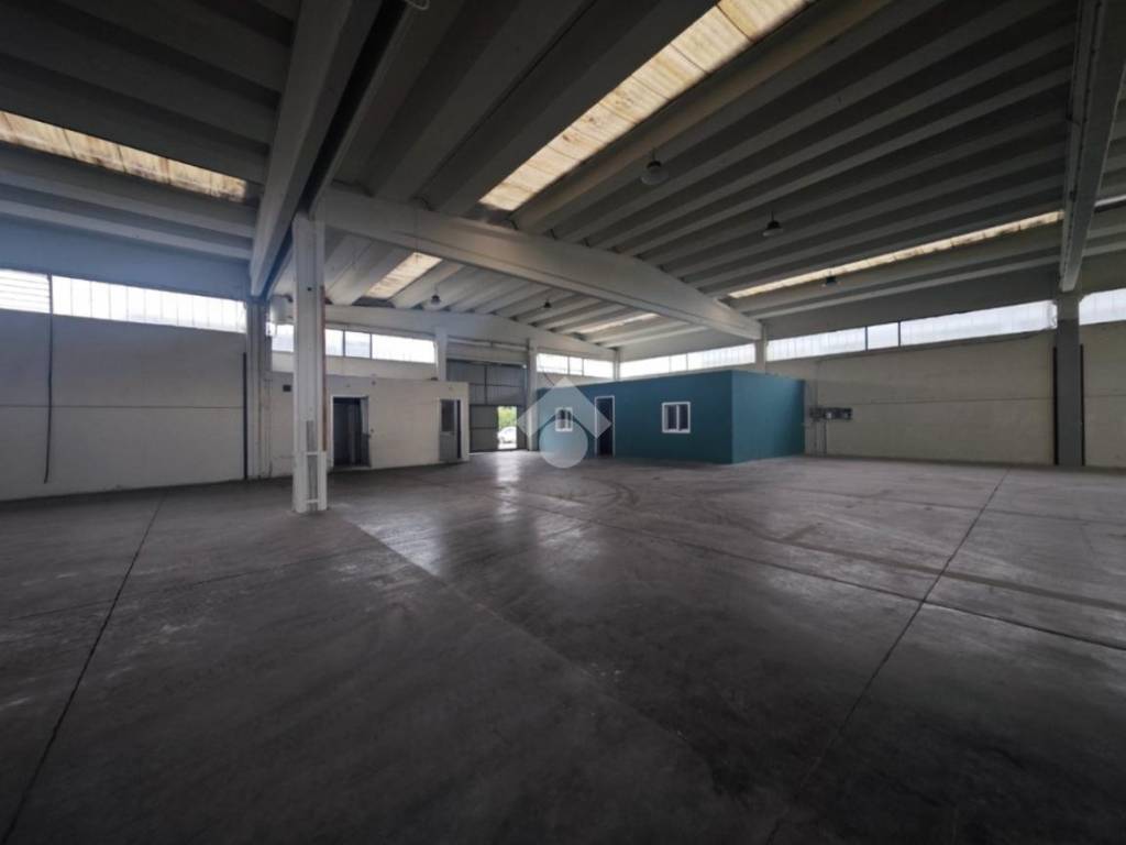 locale commerciale in affitto a Roncadelle