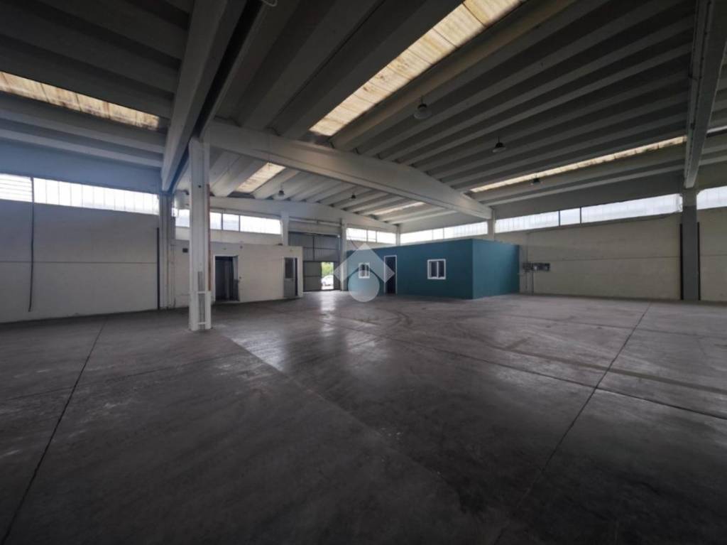 locale commerciale in affitto a Roncadelle