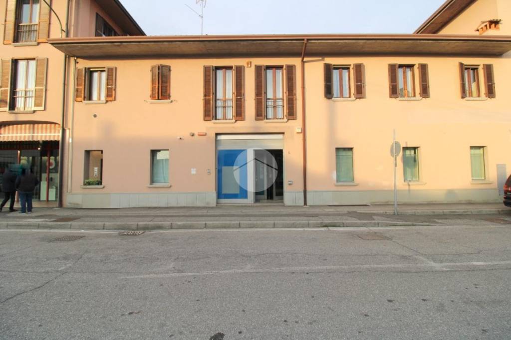 negozio in affitto a Rovato