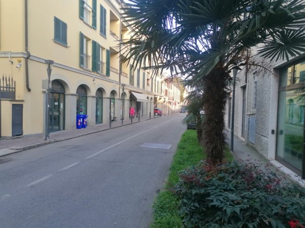 negozio in affitto a Rovato