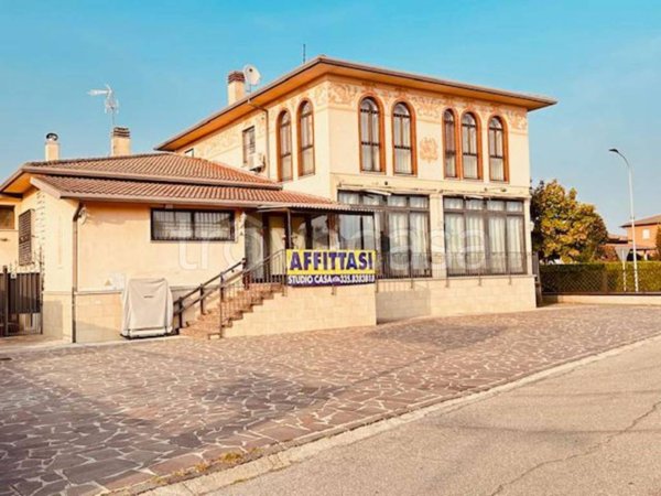 negozio in affitto a Rovato