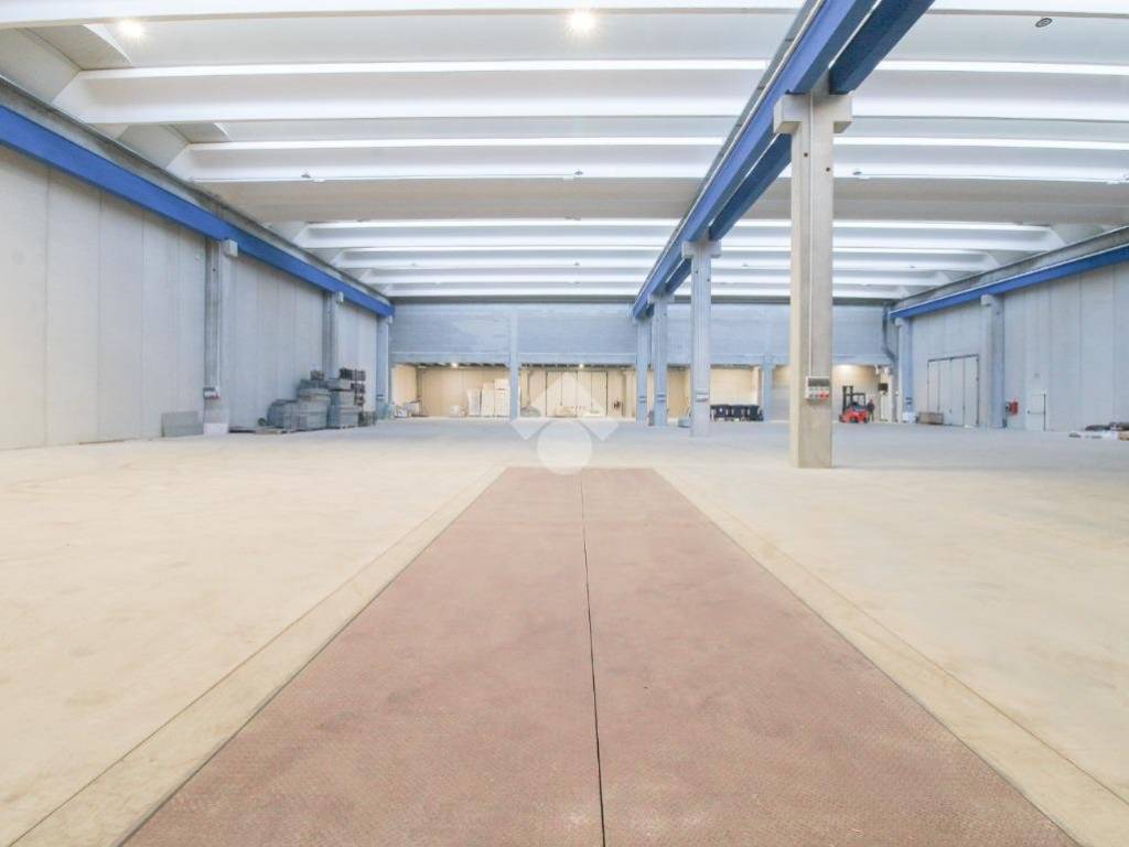 locale commerciale in affitto a Rovato