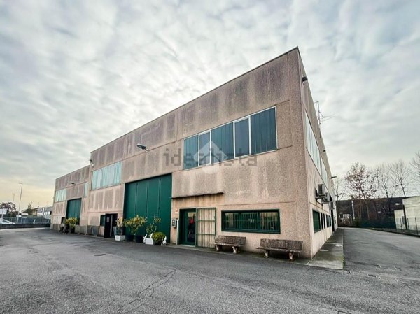 capannone in affitto a Rovato