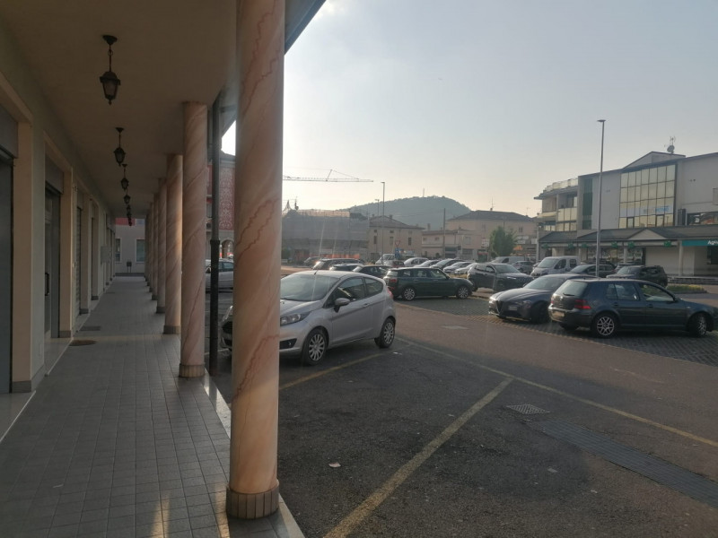 negozio in affitto a Rovato
